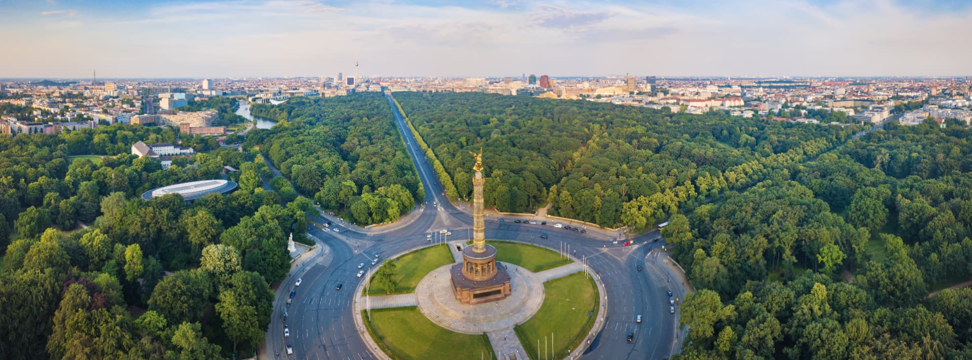 Luftbild von Berlin mit Siegessäule und Großem Tiergarten